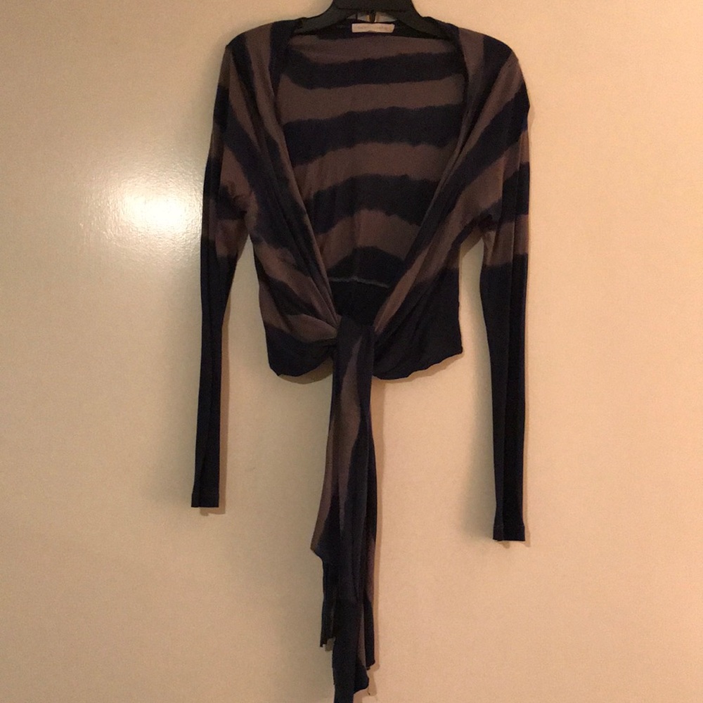Navy & Grey Rayon tie dye cropped wrap top.